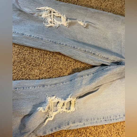 Levi’s Ribcage Straight - Picture 2 of 5